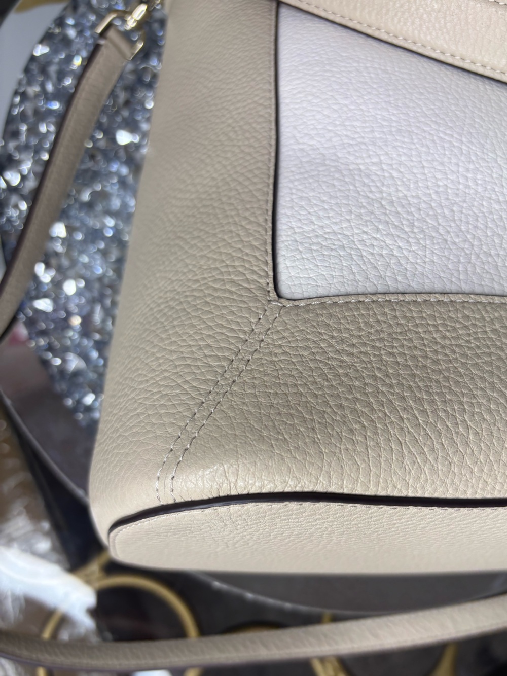 kate spade Lena Two-Tone Pebbled Leather Bucket Bag in Beige and White NWOT - Picture 13 of 16